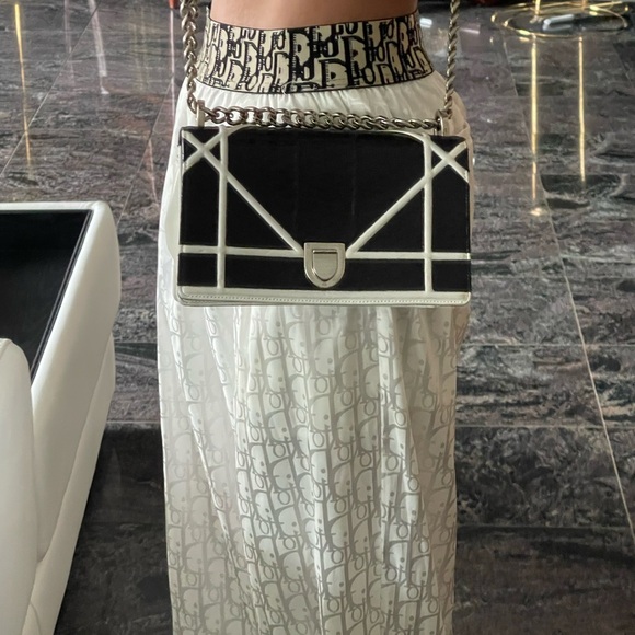 Dior Black Leather and White Shoulder Bag - Picture 3 of 16